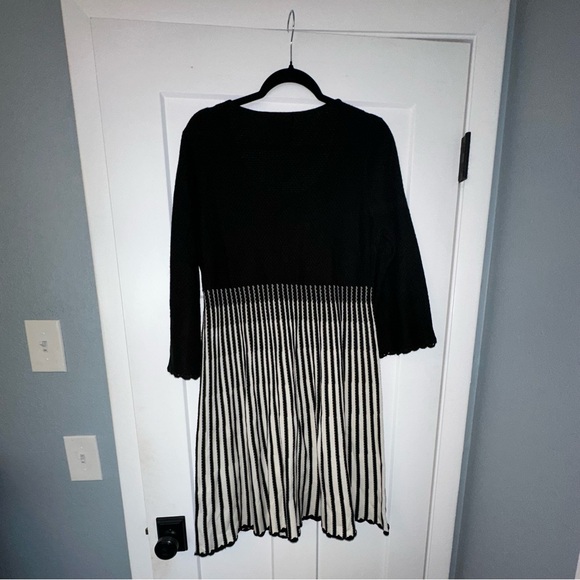 Dana Buchman Dresses & Skirts - Dana Buchman Black and Cream Ribbed Knit Sweater Dress - women's Size XL